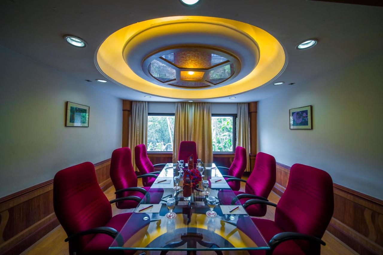 Готель The Renai Cochin Kochi Екстер'єр фото