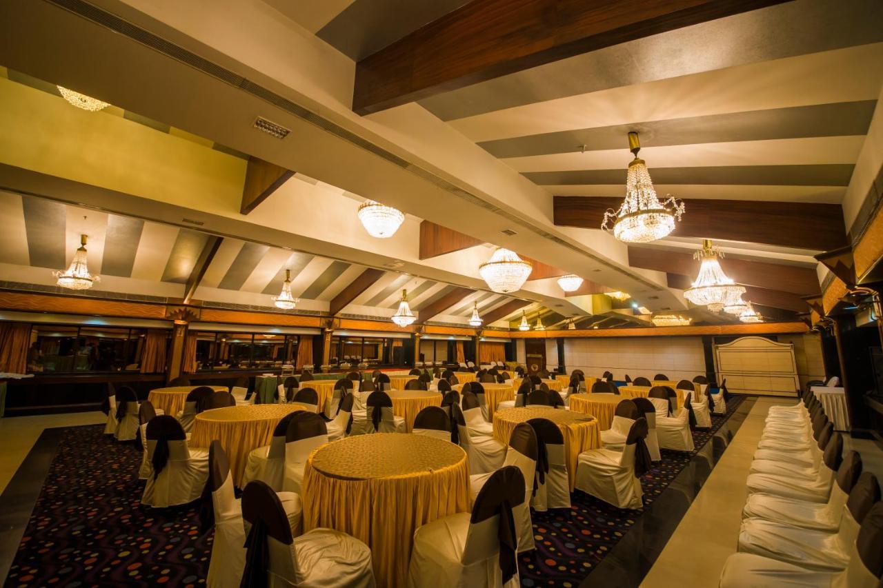 Готель The Renai Cochin Kochi Екстер'єр фото