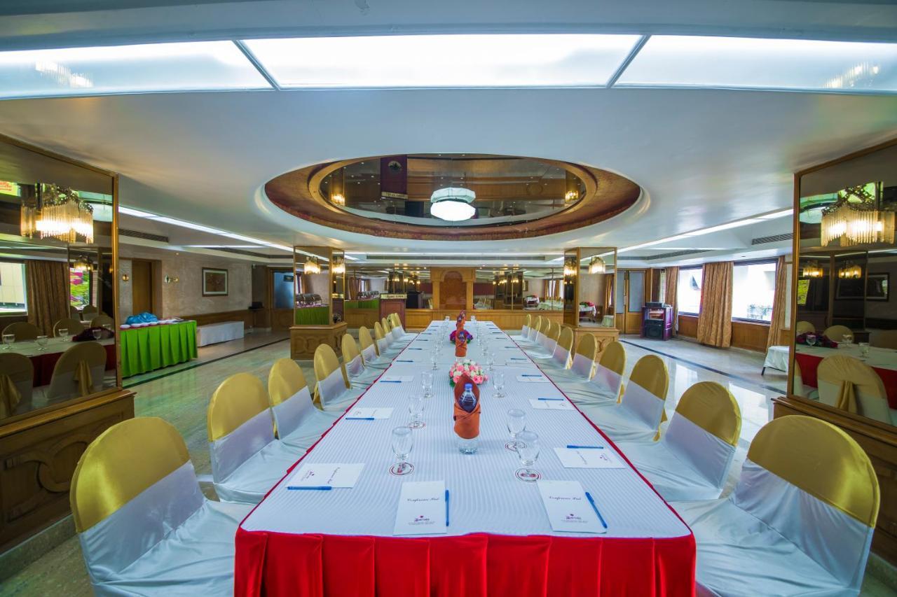 Готель The Renai Cochin Kochi Екстер'єр фото